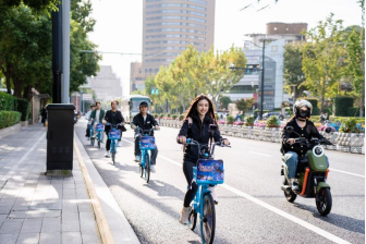 哈啰联名英雄联盟 市民骑行助威城市峡谷观赛派对(哈啰单车联营)