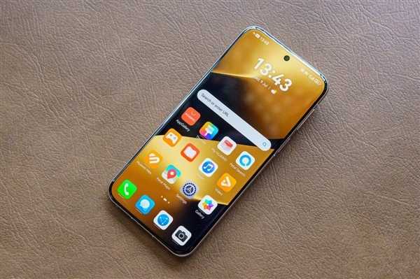 华为Pura 90 Ultra的外观体验：大矩阵设计 辨识度直接拉满